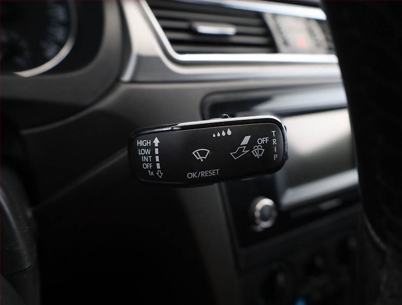 Škoda Rapid (2015) Ambition 1.2 TSI, Tempomat - fotka 11 z 15