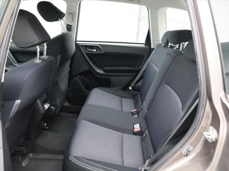 Subaru Forester 2,0 i-L 110kW Comfort 4x4 CZ - fotka 12 z 32