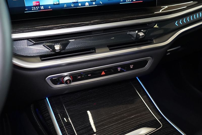 BMW X7 40d xDrive, Nezávislé, Masáž - fotka 37 z 49