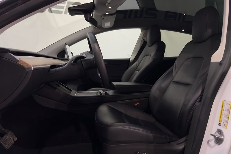 Tesla Model Y Long Range AWD Tažné - fotka 9 z 23