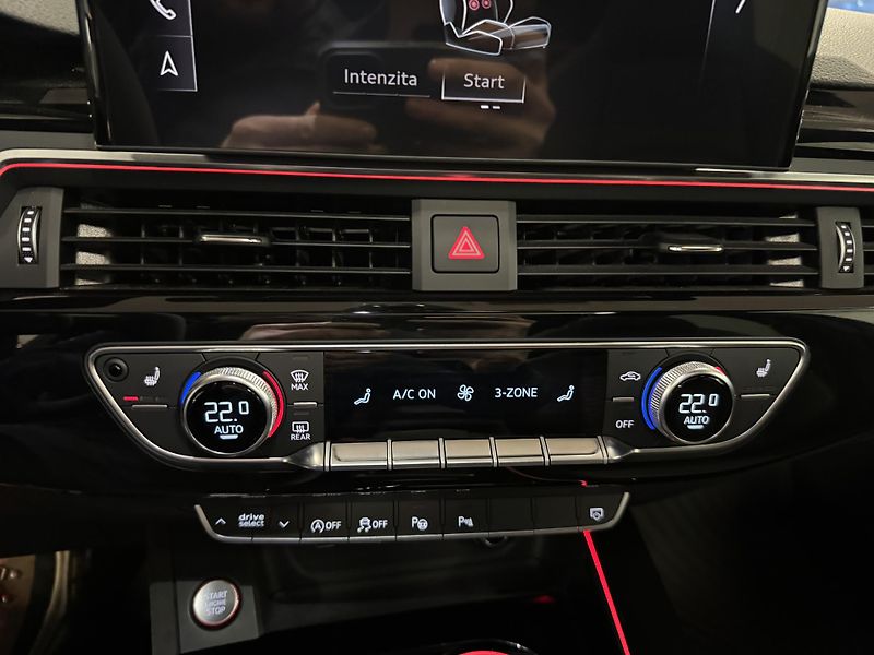 Audi RS 4 (2023) 2,9TFSi Avant quattro MATRIX - fotka 29 z 38