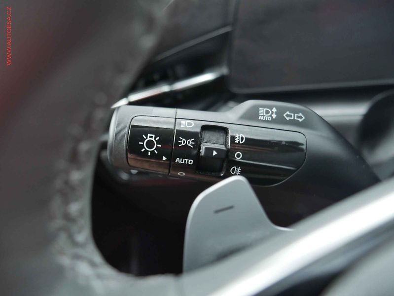 Kia Niro (2022) 1.6 GDi HEV, ČR, AT, LED - fotka 18 z 24
