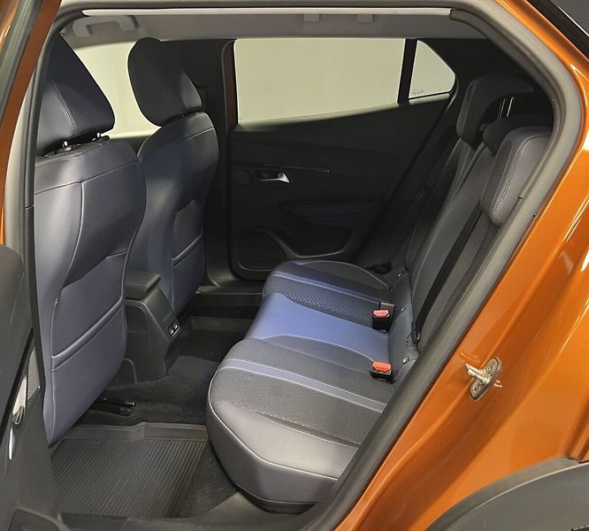 Peugeot 2008 1.2 PureTech 130 Allure - fotka 10 z 16