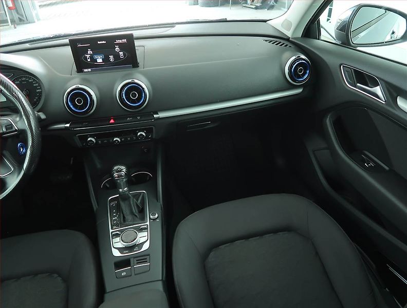 Audi A3 (2015) 1.6 TDI, Automat, Navi - fotka 8 z 17