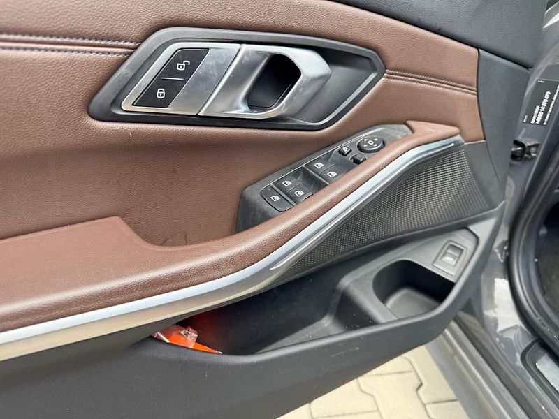 BMW Řada 3 (2021) 320d 2.0 xDrive AT Touring - fotka 7 z 18