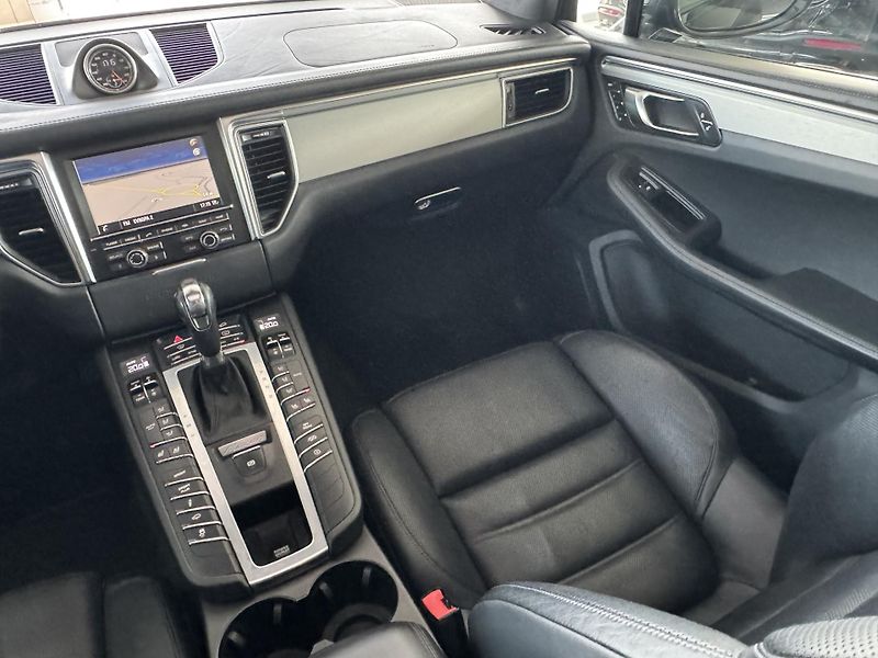 Porsche Macan (2015) 3,6 V6 Turbo CHRONO BOSE - fotka 13 z 35