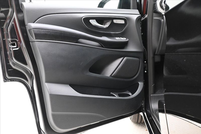 Mercedes-Benz Třídy V 2,0 300D 174kW XL Avantgarde 8 - fotka 23 z 33