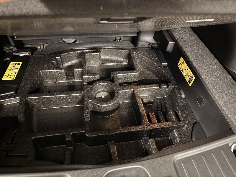 Jeep Compass (2022) 1.3 T4 PHEV 190CV 80 ANNIVERS. - fotka 24 z 55