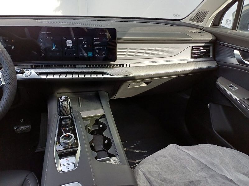 MG MGS9 Premium 1.5 TGI PHEV 220 kW - fotka 12 z 32