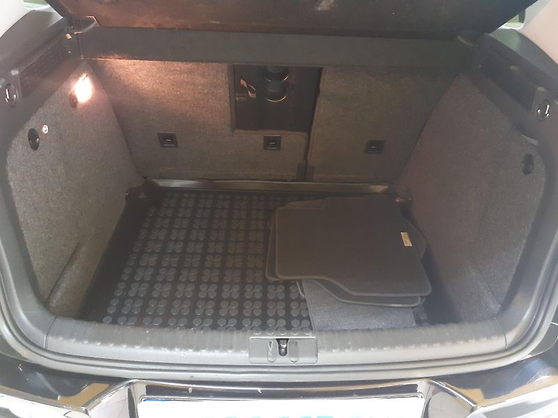 Volkswagen Tiguan 2.0 TDI 4x4 DIGIKLIMA TAŽNÉ - fotka 22 z 28