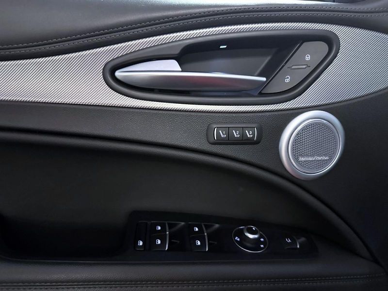 Alfa Romeo Stelvio (2022) 2.2 JTDm 210k AT8 ZF Q4 4x4 Ve - fotka 9 z 21