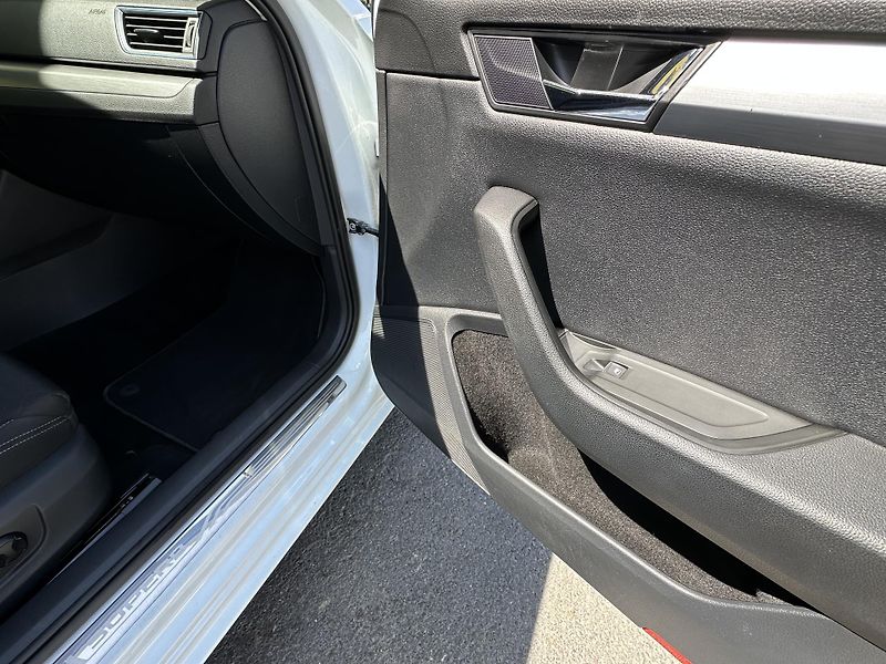 Škoda Superb (2016) 1.8TSI/132kW *STYLE* 1.Maj.  - fotka 23 z 38