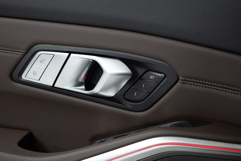 BMW Řada 3 320d xDrive ///M*ZÁRUKA*ČR 1.M - fotka 16 z 48