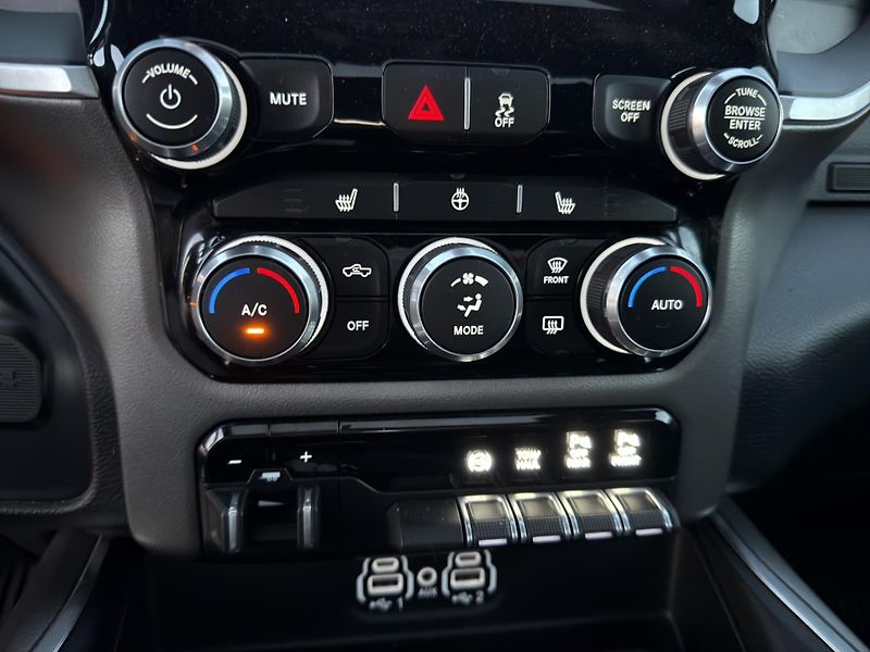 Dodge RAM (2019) 2500  CUMMINS HEAVY DUTY - fotka 10 z 27
