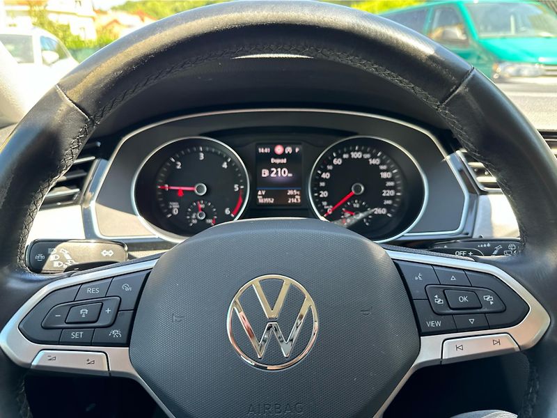 Volkswagen Passat 2.0TDi DSG 110kW Business Prem - fotka 19 z 22