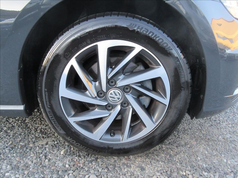 Volkswagen Golf 1,5 TSI 110kW DSG Edice Sound - fotka 14 z 16