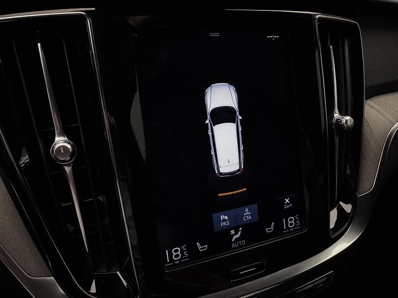 Volvo V60 CC D4 AWD MOMNETUM CZ 1.maj - fotka 43 z 44