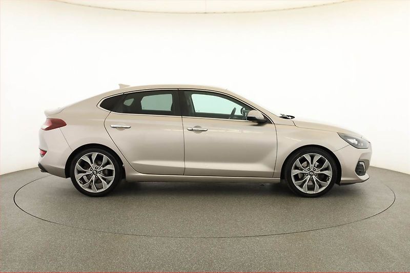Hyundai i30 (2018) Style 1.4 T-GDI, Serv.kniha - fotka 6 z 19