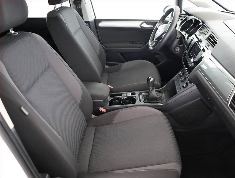 Volkswagen Touran (2016) 1.6 TDI, 7 míst, Serv.kniha - fotka 7 z 19