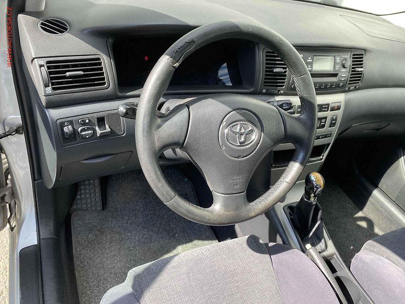 Toyota Corolla (2004) 2.0 D, AC - fotka 12 z 15