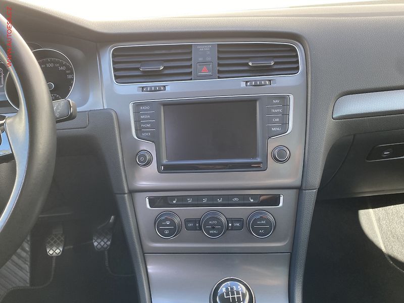 Volkswagen Golf (2015) 1.2 TSi, Lounge, navi - fotka 12 z 18