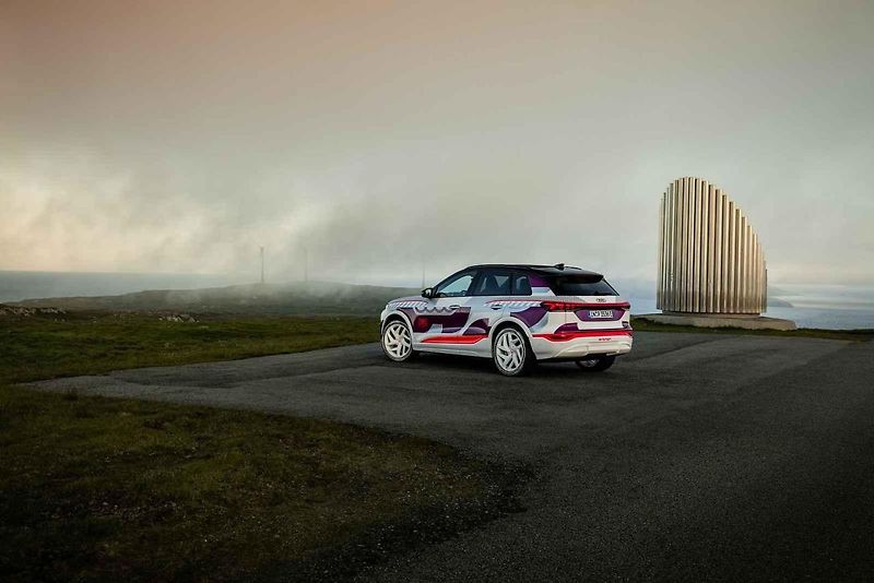 Maskovaný prototyp Audi Q6 e-tron