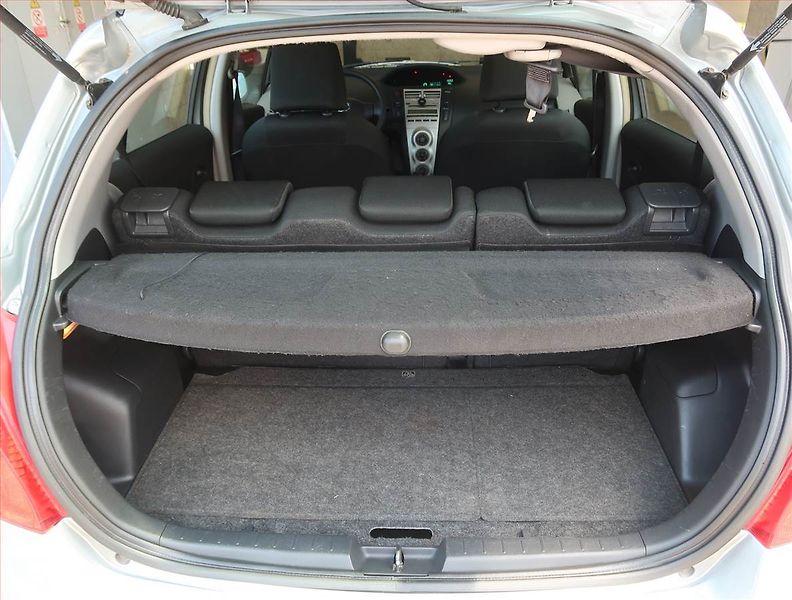 Toyota Yaris (2008) 1.0 VVT-i - fotka 13 z 14