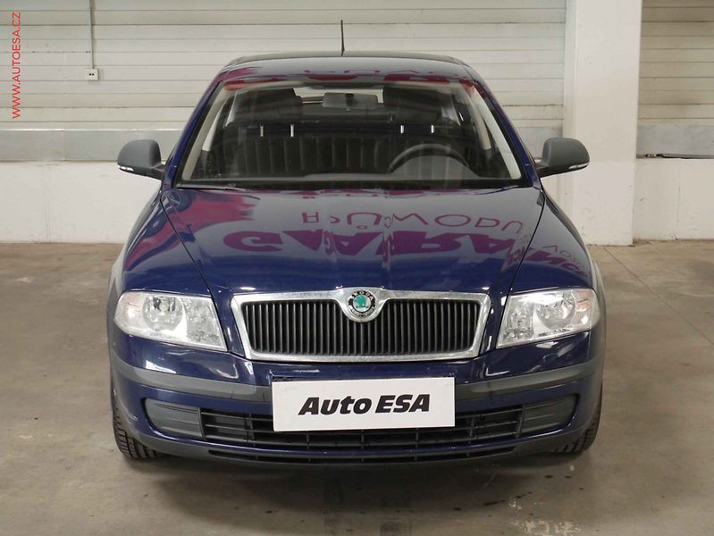 Škoda Octavia (2011) 1.6 16V, 2.maj,ČR, Klima - fotka 2 z 15