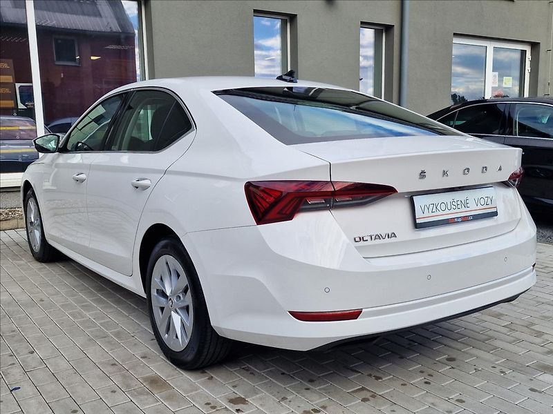 Škoda Octavia 2.0TDI DSG Style,ČR,1.Majitel - fotka 8 z 50