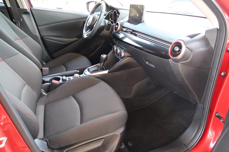 Mazda 2 1,5 G90 AT, kamera, záruka - fotka 18 z 34