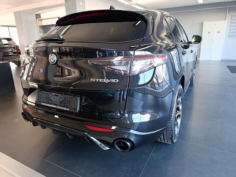Alfa Romeo Stelvio Intensa 2,0Turbo 280k AWD - fotka 4 z 26