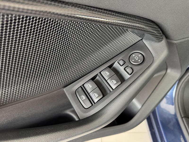 BMW Řada 1 118i AUT*SportLine*FullLED*DPH - fotka 28 z 33