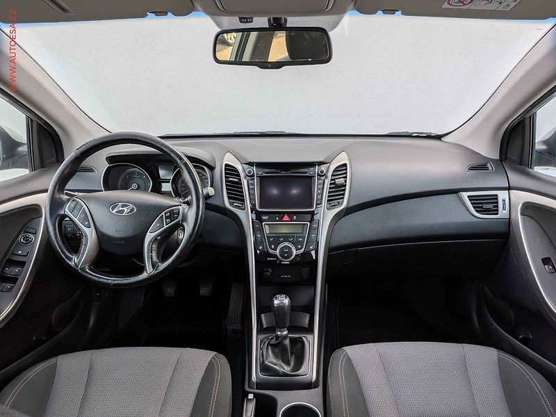 Hyundai i30 (2014) 1.6CRDi, ČR, AC, navi, park - fotka 8 z 16