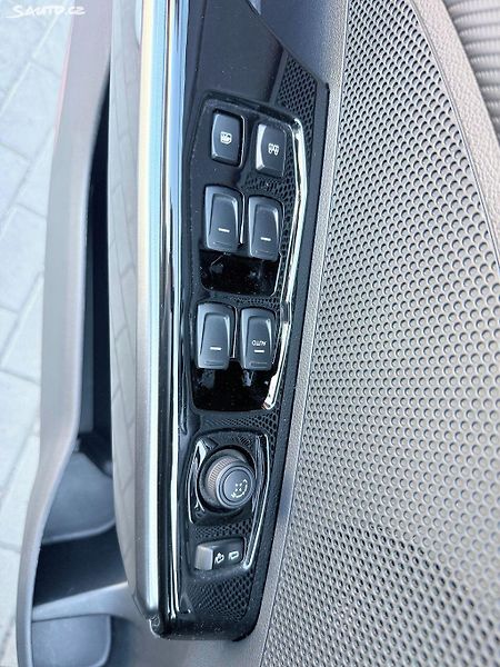 SsangYong Tivoli Grand 1.5 GDI Style Plus - fotka 26 z 33