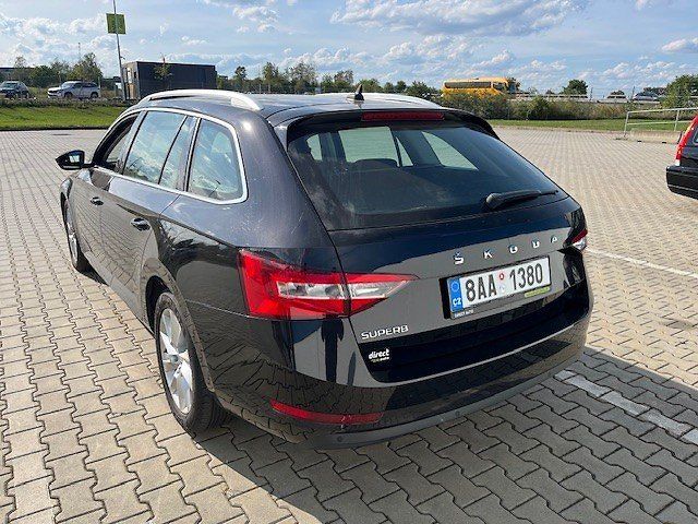 Škoda Superb Ambition Combi - fotka 10 z 15