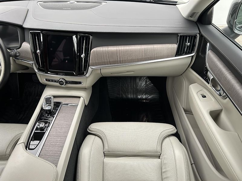 Volvo V90 2.0  B5 4x4 Cross Country Plus - fotka 21 z 30