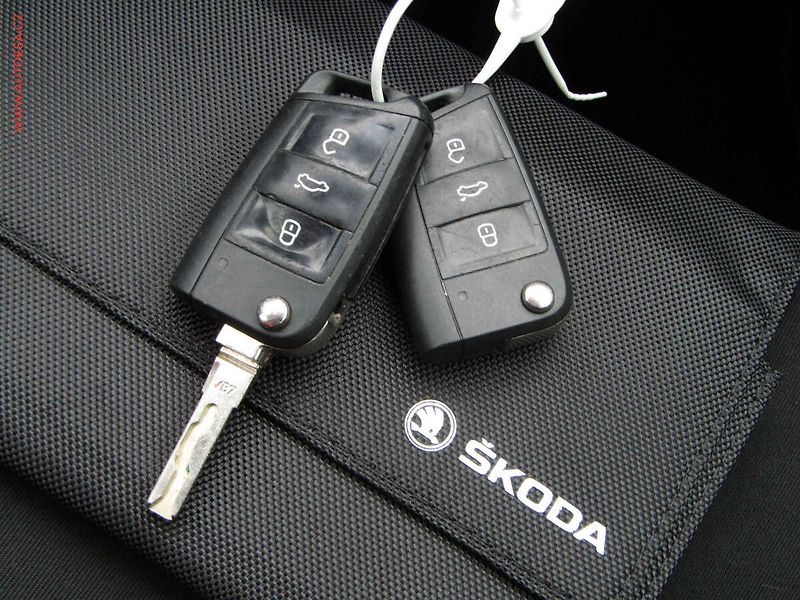 Škoda Octavia (2017) 1.6 TDi, Ambiente, DSG, panor - fotka 21 z 21