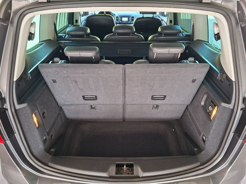 Volkswagen Sharan (2012) 2.0TDI 103kW 6MAN -7.MÍST - fotka 26 z 48
