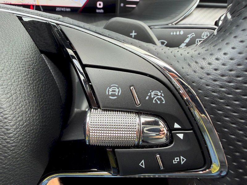 Škoda Superb (2024) Combi 2.0TSI 140kW DSG SportLi - fotka 13 z 35
