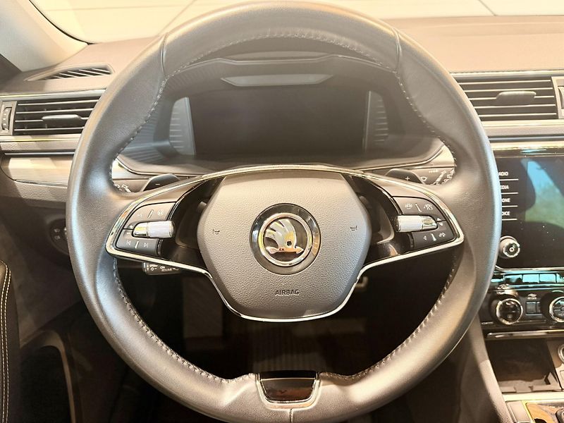 Škoda Superb 2.0 TSi 206 Kw DSG 4x4 Scout - fotka 7 z 32