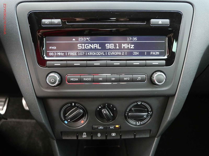 Škoda Rapid (2014) 1.2TSi, ČR, AC, STK10/28 - fotka 13 z 15