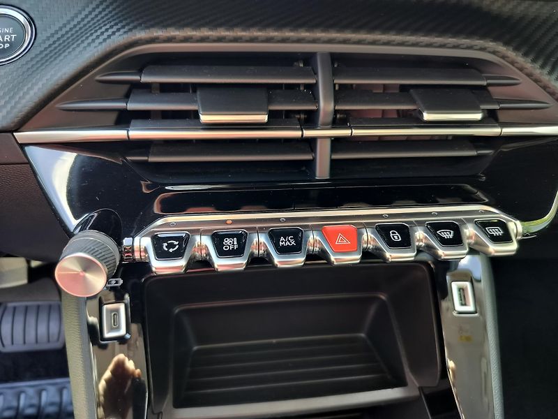 Peugeot 208 e, navigace, SOH 95% - fotka 17 z 28