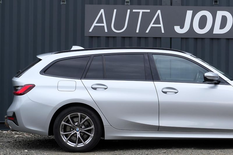 BMW Řada 3 330e xDrive, ACC, Tažné - fotka 10 z 39