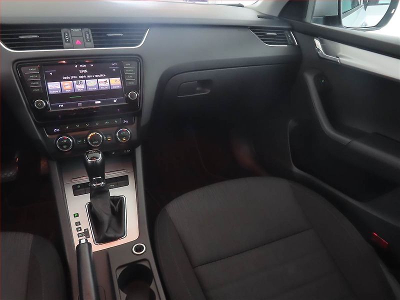 Škoda Octavia (2015) Style 2.0 TDI, Automat - fotka 8 z 15