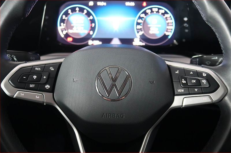 Volkswagen Golf (2024) 1.5 TSI - fotka 18 z 18