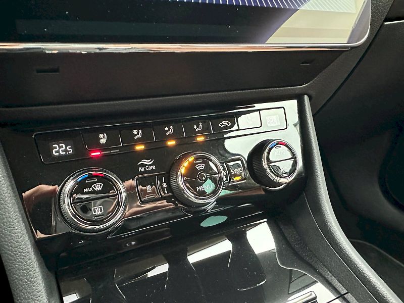 Škoda Superb (2023) 2.0 TDI 147kW L&K 4x4 DSG - fotka 21 z 28