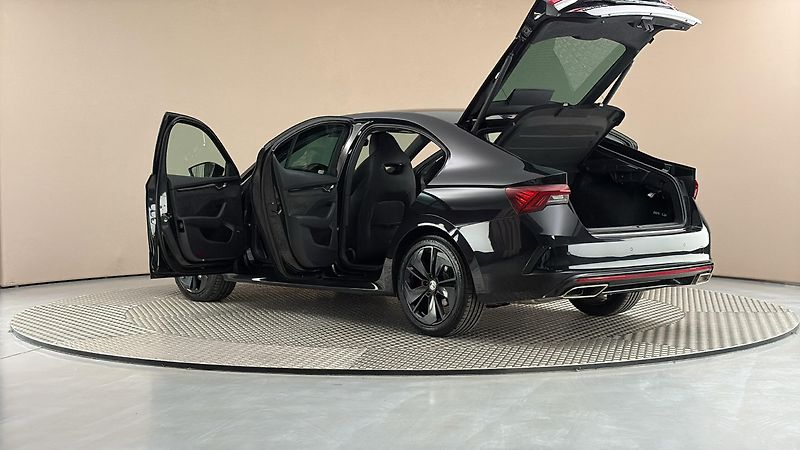 Škoda Octavia 2.0 TDI DSG RS - fotka 7 z 33