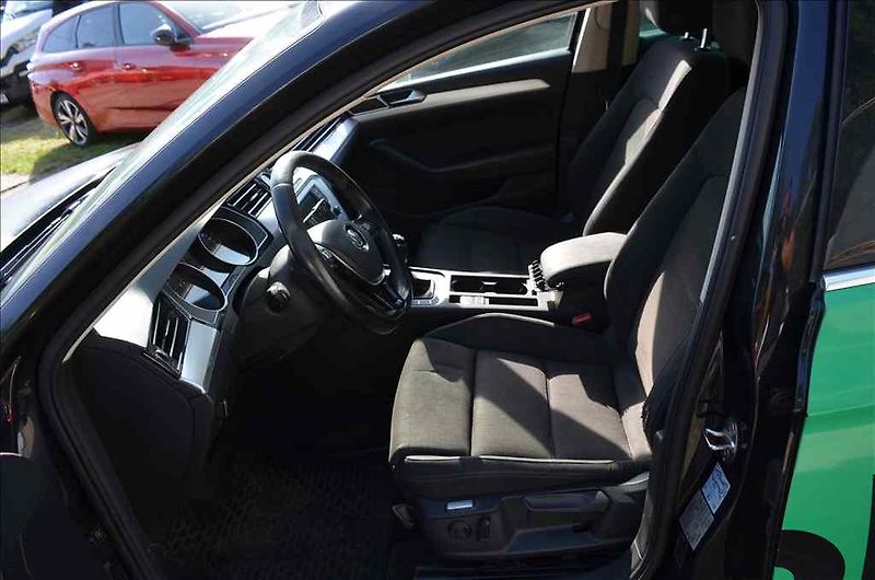 Volkswagen Passat (2016) VARIANT 2,0 TDI - fotka 18 z 23