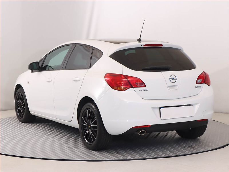 Opel Astra (2012) 1.4 T, Tempomat - fotka 4 z 15