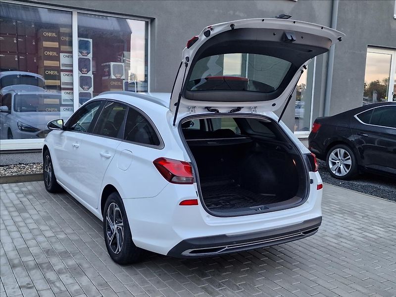 Hyundai i30 1.0 T-Gdi Family Smart Kombi - fotka 39 z 50